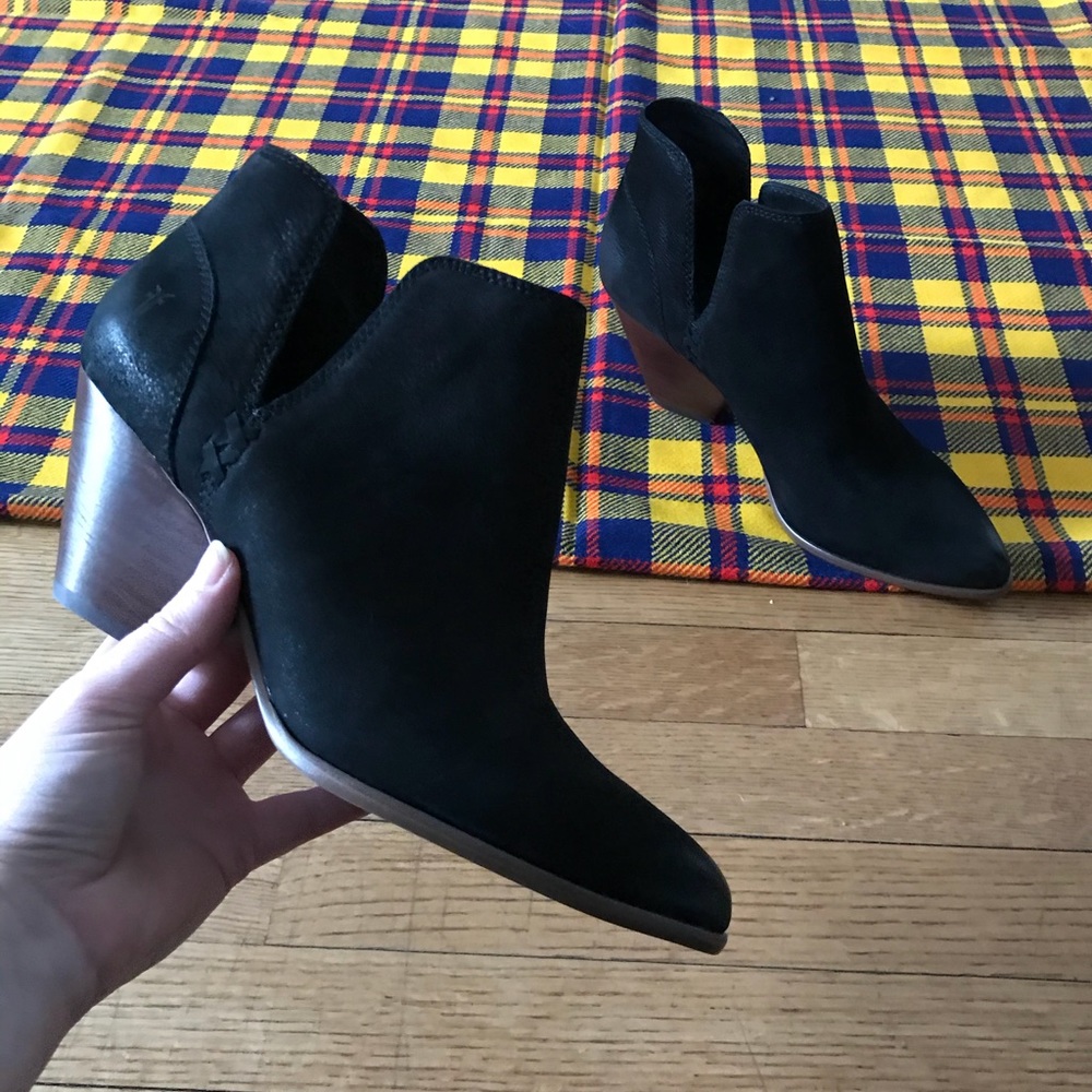 Frye Reina Cut Out Bootie Black Tumbled Nubuck